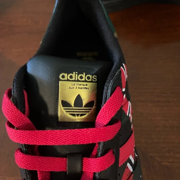 Superstar RARE Adidas Black Gold w Red, Green Stripes White Painted Snake Sz 4.5 - Picture 10 of 10